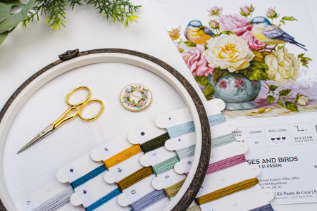 Set de brodat in cruciulita, Trandafiri si pasari, 34x27 cm [2]