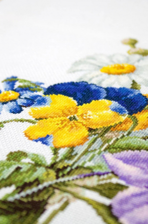 Set de brodat in cruciulita, Buchet de flori, 19x24.5 cm [3]