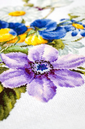 Set de brodat in cruciulita, Buchet de flori, 19x24.5 cm [2]