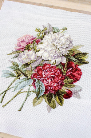 Set de brodat in cruciulita, Bujori, 22.5x28.5cm [2]