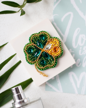 Broderii cu margele - Set decoratie cu margele (brosa), Trifoi, 5,4x5,4 cm