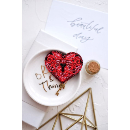 Broderii cu margele - Set decoratie cu margele (brosa), Cheia inimii, 9 culori, 6.5 х 5.5 cm
