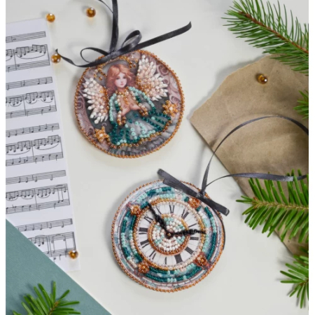 Broderii cu margele - Set decoratie de Craciun cu margele, Spiritul Sarbatorilor, 13.2x6.6 cm