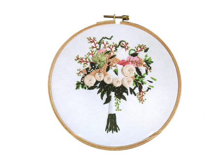 Broderii & Tesaturi - Set pentru brodat cu imprimeu, fara gherghef, Buchet cu trandafiri albi, 15,4 x 16,7 cm