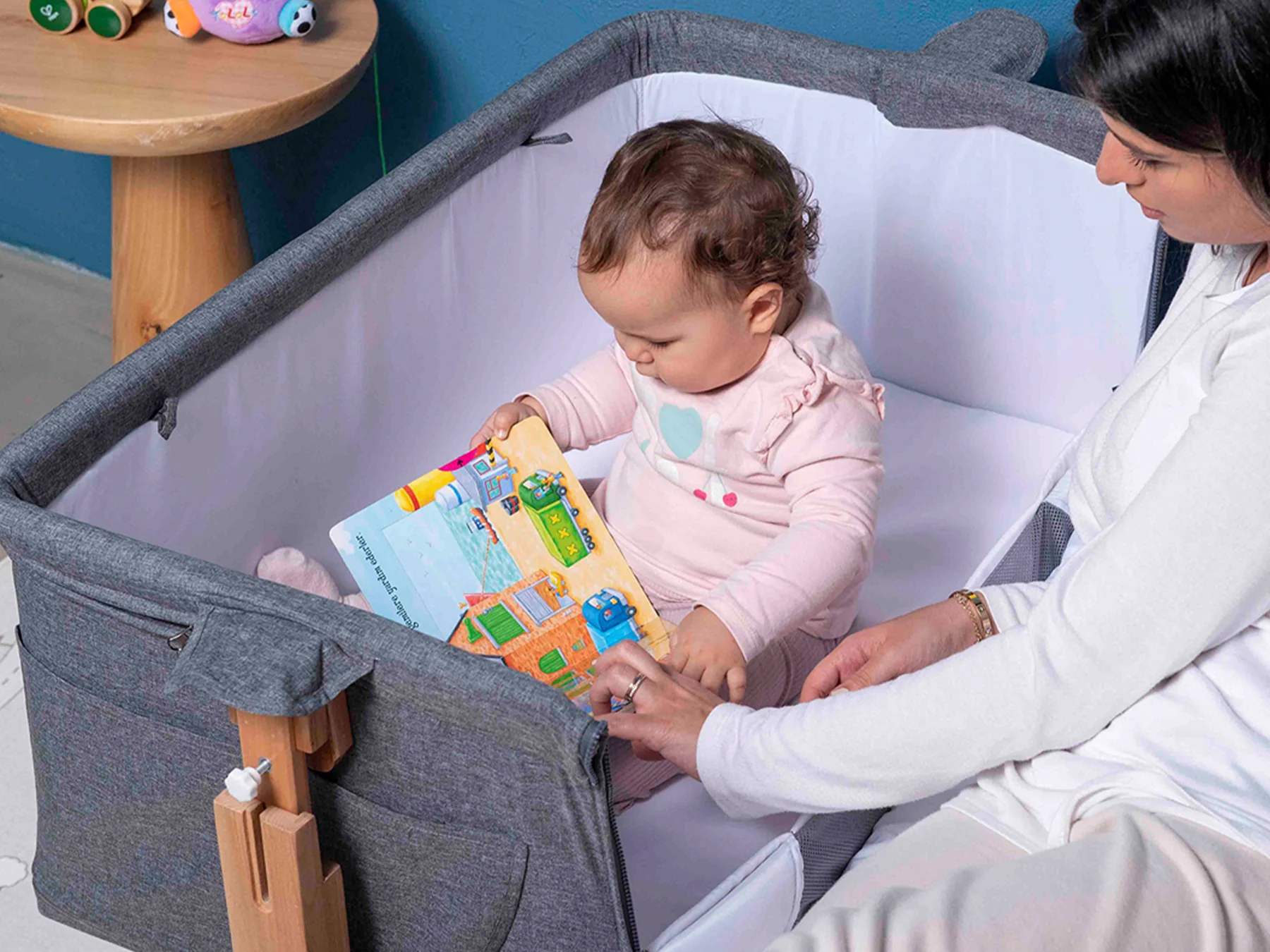 Patut co-sleeper pentru bebelusi, reglabil pe inaltime, picioare lemn, gri [2]