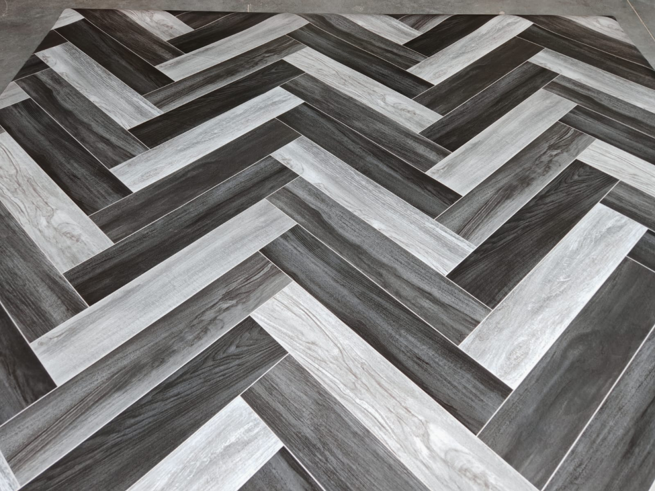 Linoleum Model Parchet Venice 990, Latime 200 cm, Negru / Gri [3]