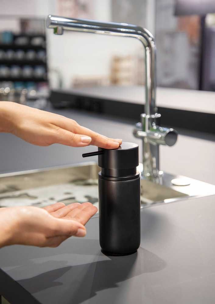 Dispenser pentru sapun lichid, din ceramica, negru, 0,25 litri Silo Wenko Black Outdoor Kitchen 55035100 [5]