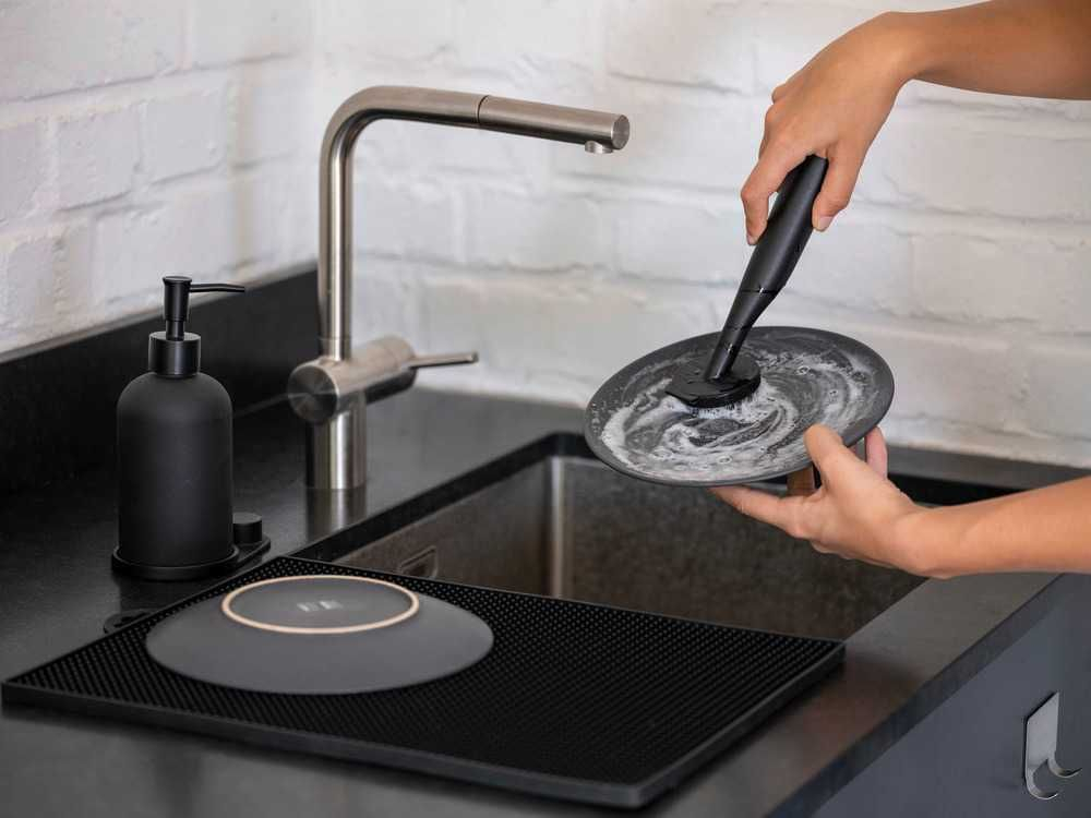 Set dispenser sapun lichid si perie pentru bucatarie Wenko Black Outdoor Kitchen Piedo 55077100 [9]