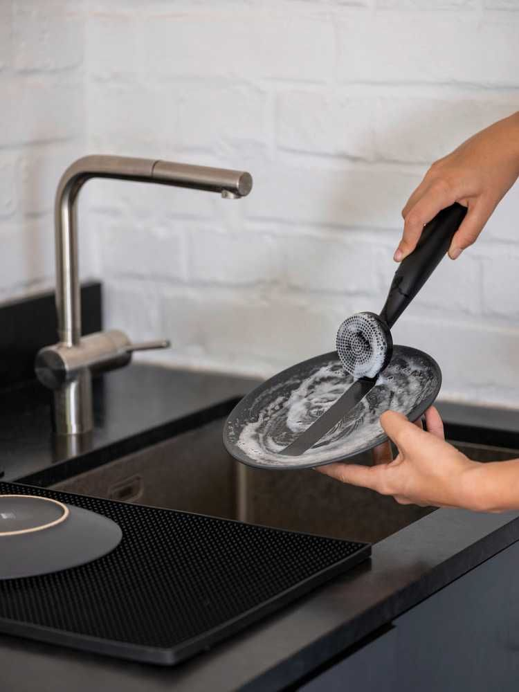 Set dispenser sapun lichid si perie pentru bucatarie Wenko Black Outdoor Kitchen Piedo 55077100 [10]