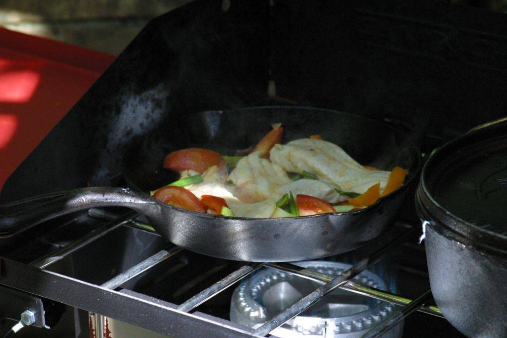 Tigaie adanca rotunda din fonta cu maner Camp Chef 30 cm CC-SK12 [8]