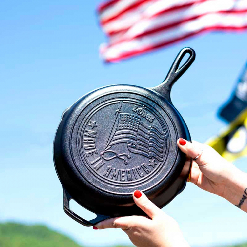 Tigaie adanca rotunda din fonta cu maner si logo American Flag Lodge 26 cm L-8SKFLAG [7]