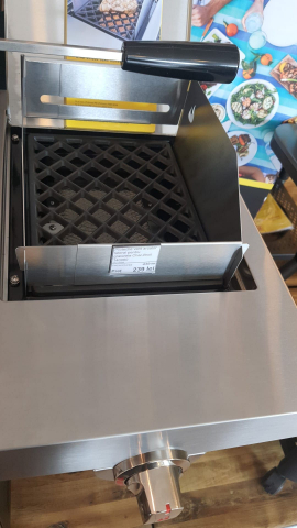 Gratar pe gaz din inox Char-Broil Professional Pro S 3, grile din fonta, sear burner, TRU-Infrared 140920 [4]