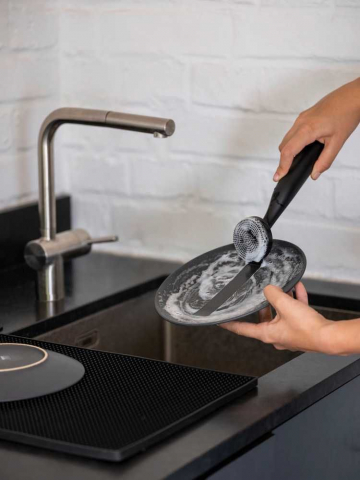 Set dispenser sapun lichid si perie pentru bucatarie Wenko Black Outdoor Kitchen Piedo 55077100 [9]
