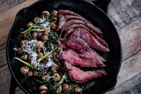 Tigaie adanca rotunda din fonta cu maner Chef Collection Lodge 30 cm L-C12SK [3]