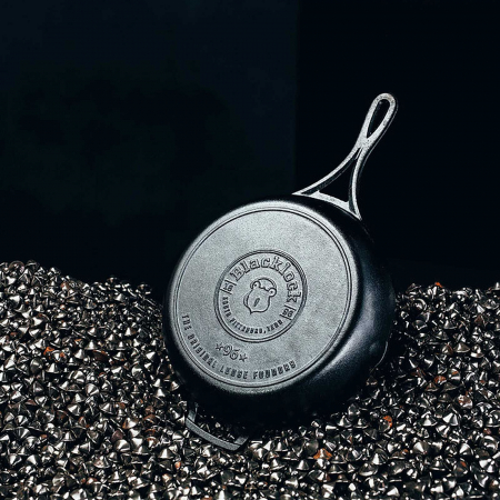 Tigaie adanca rotunda din fonta cu maner Lodge triplu asezonata Blacklock 26 cm L-BL96SK [4]