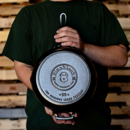 Tigaie adanca rotunda din fonta cu maner Lodge triplu asezonata Blacklock 26 cm L-BL96SK [3]