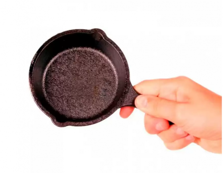 TIGAIE MINI ROTUNDA DIN FONTA CU MANER 9 cm LODGE L-MS3 [1]