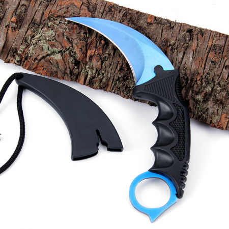 Set format din Karambit albastru, teaca din plastic si spray Nato paralizant 60 ml [2]