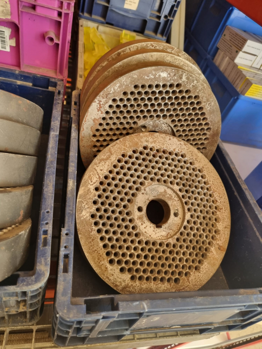 Matrita pentru granulator KL-140 cu gauri de 3 mm Ø [8]