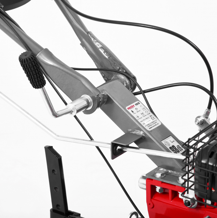 Motosapa HECHT 7970, motor 4 timpi, capacitate cilindrica 212 CC, 3.6 kW, 5 CP, latime de lucru 110 cm, 3 viteze [5]