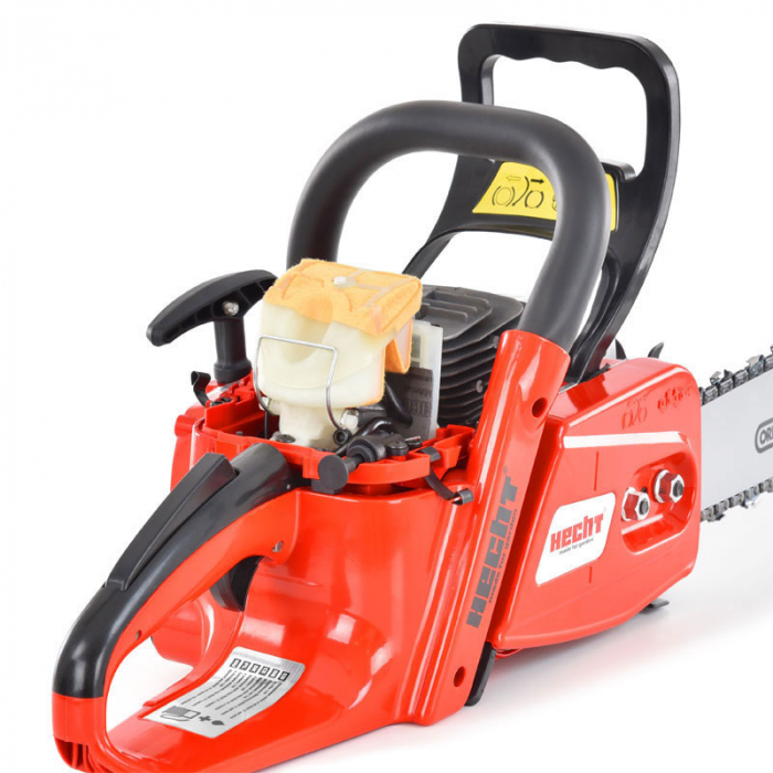 Motofierastrau Hecht 958 lama de 39 cm motor de 58 cm3 cu o putere nominala de 3,3 cp. Greutate 5,5 kg. [9]