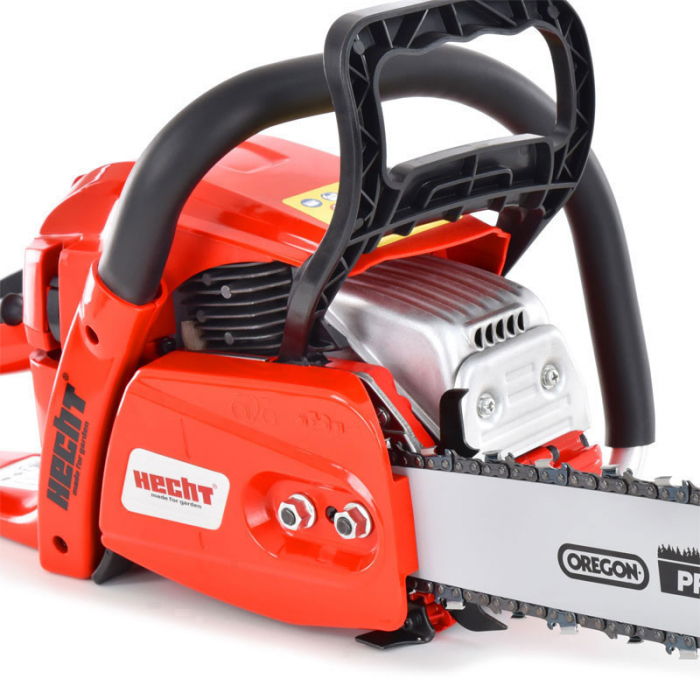 Motofierastrau Hecht 958 lama de 39 cm motor de 58 cm3 cu o putere nominala de 3,3 cp. Greutate 5,5 kg. [3]