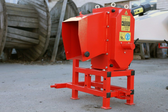 Tocator de crengi AM-120 PTO (acționat la priza tractorului) [14]