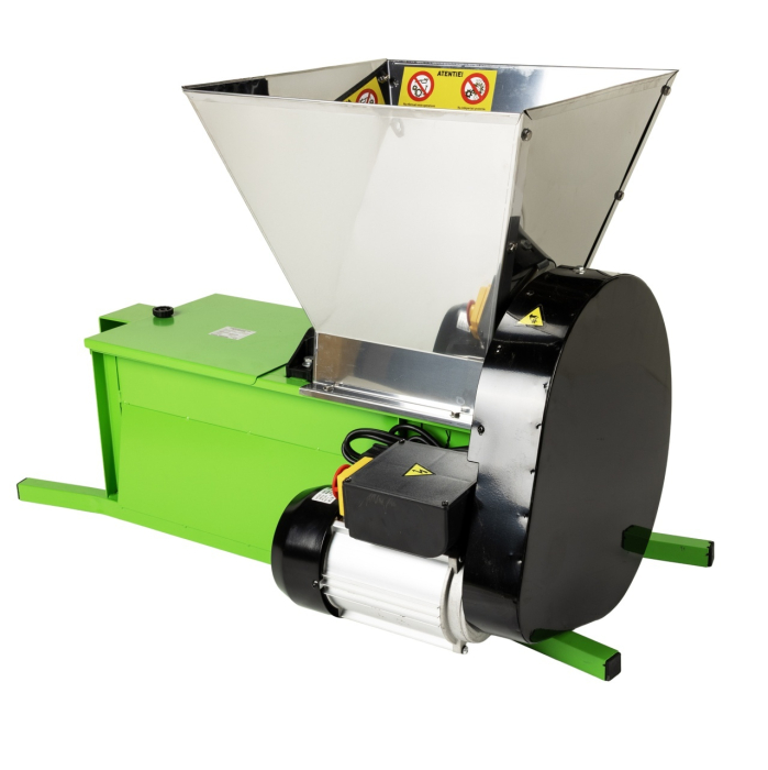 Zdrobitor struguri electric Micul Fermier 0.55kW, cuva 30L, capacitate maxima de productie 1000 Kg/h, cu desciorchinator [7]