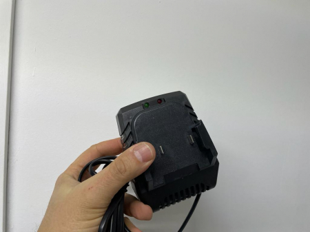 Încărcător ProCraft 20V pentru Acumulatori Li-Ion 4Ah, Protecție Completă și Încărcare Rapidă [3]