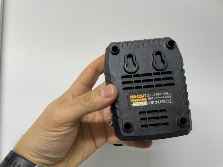 Încărcător ProCraft 20V pentru Acumulatori Li-Ion 4Ah, Protecție Completă și Încărcare Rapidă [9]