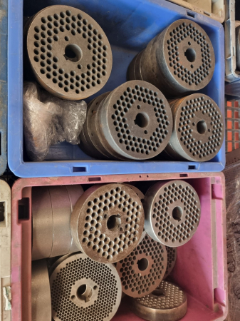 Matrita pentru granulator KL-140 cu gauri de 3 mm Ø [8]