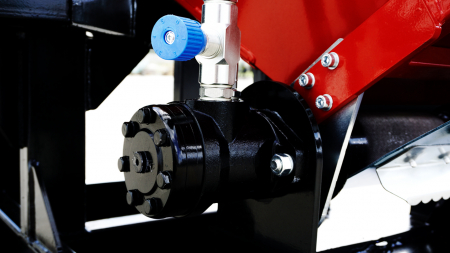 Tocator de crengi REMET R-100 PTO cu bandă 2.3 m, ∅ max. 90mm [9]