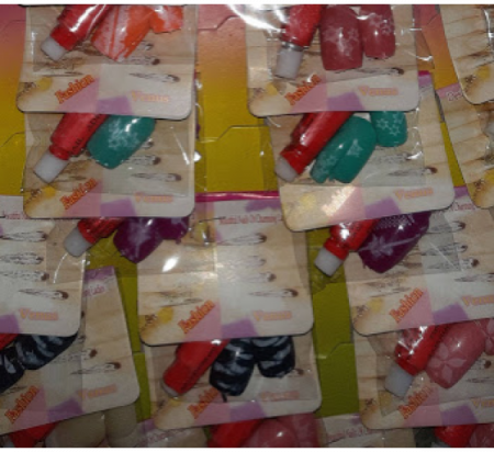 Ingrijire Unghii - Unghii False Cu Lipici