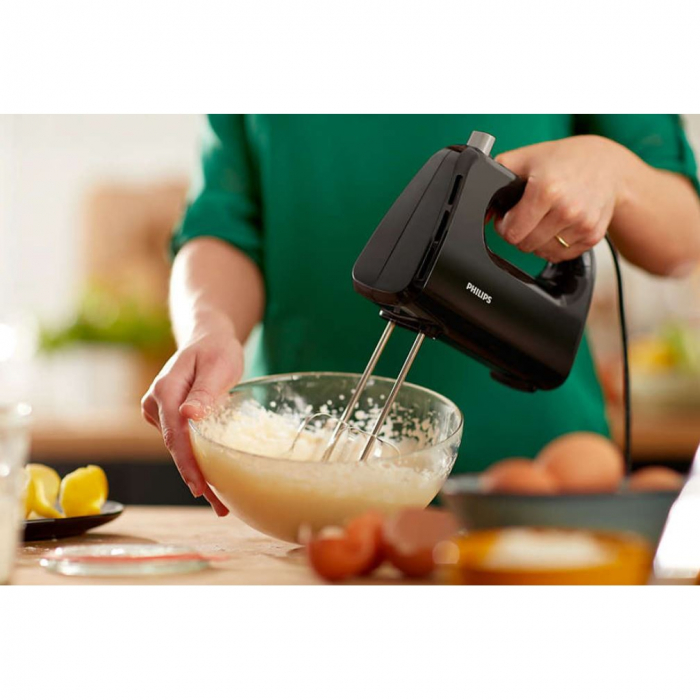 Mixer de mana Philips Daily Collection HR3705/10, 300W, 5 viteze + turbo, palete lamelare, carlige pentru aluat, Negru [4]