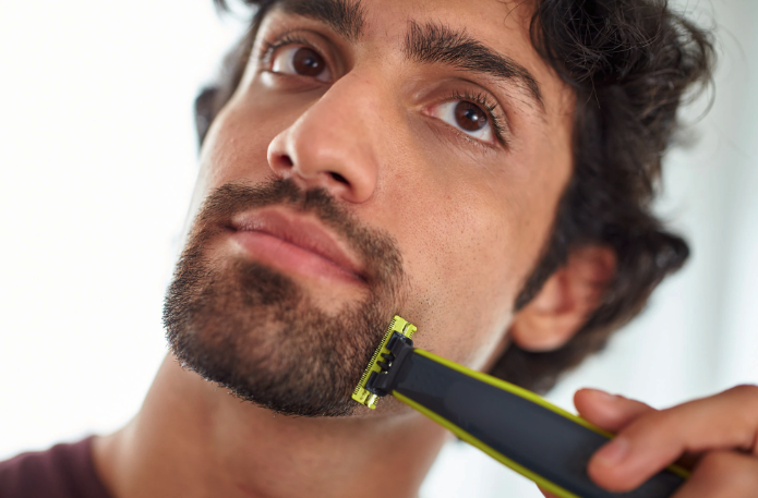 Aparat hibrid de barbierit si tuns barba Philips OneBlade QP2520/30, 3 piepteni, 1 lama suplimentara, Acumulatori, Negru/Verde [4]