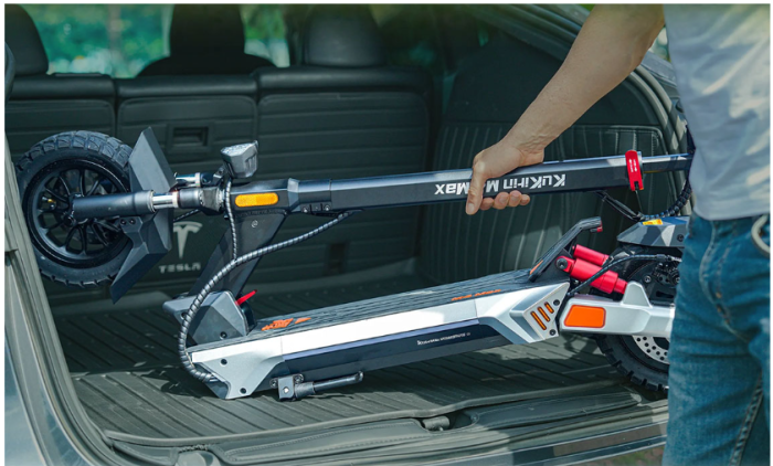 Trotineta electrică KuKirin M4 Max 2025, motor 800W, baterie 48V 18.2Ah, viteză maximă 45 km/h, autonomie de până la 64 km, anvelope de 10 inch, frâne pe disc și suspensie dublă [11]