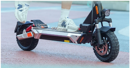 Trotineta electrică KuKirin M4 Max 2025, motor 800W, baterie 48V 18.2Ah, viteză maximă 45 km/h, autonomie de până la 64 km, anvelope de 10 inch, frâne pe disc și suspensie dublă [9]