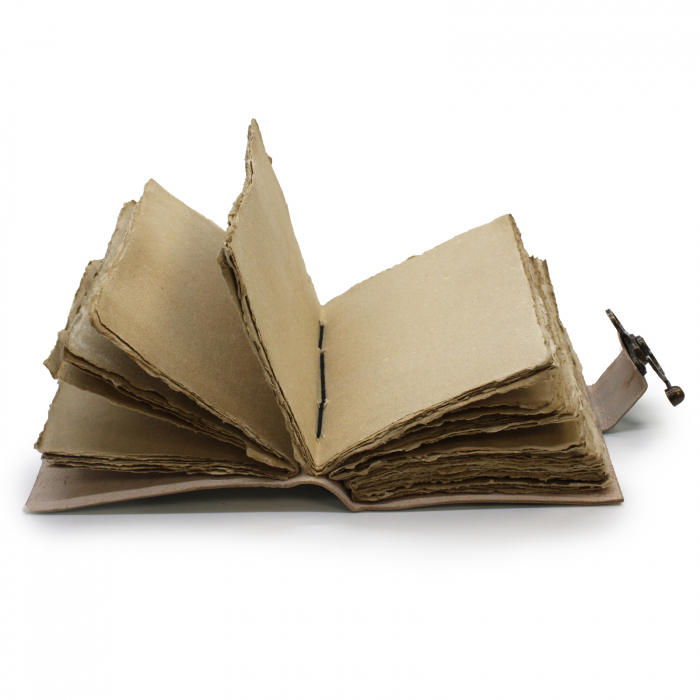 Jurnal din piele Never Hide Your Wings cu pagini din hartie handmade [4]