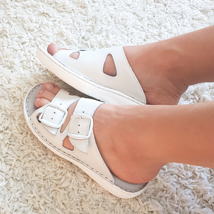 Papuci femei piele cu catarame 729 alb [1]