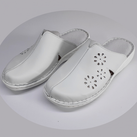 saboti dama piele inchisi in fata albi [1]