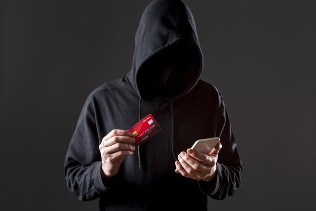 Protejarea telefonului tău împotriva virușilor și atacurilor cibernetice