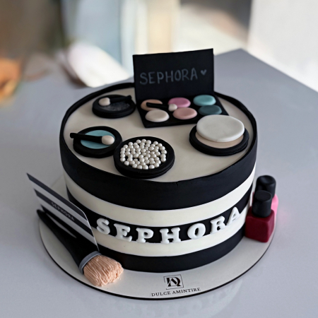 Torturi pentru Copii - tort tematic make-up cu decoruri cosmetice comestibile