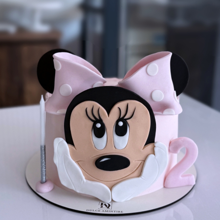 Torturi pentru Copii - tort tematic Minnie Mouse cu fundiță roz și decoruri comestibile