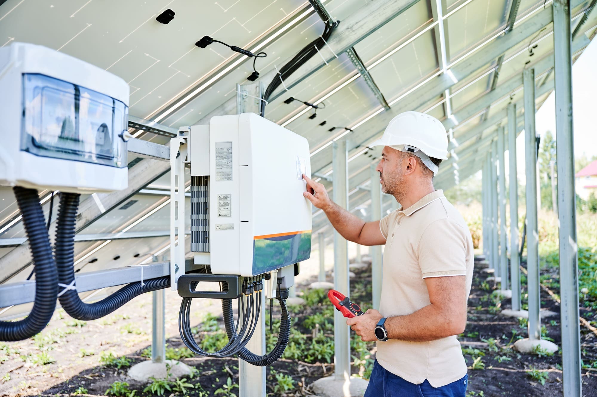 Invertoarele solare si sistemele fotovoltaice: integrarea optima pentru maximizarea randamentului