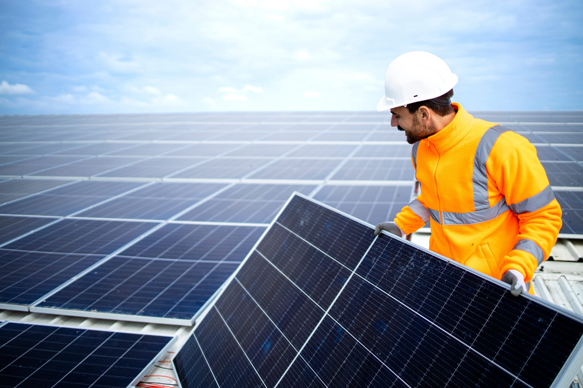 Cate panouri fotovoltaice sunt necesare pentru o casa?