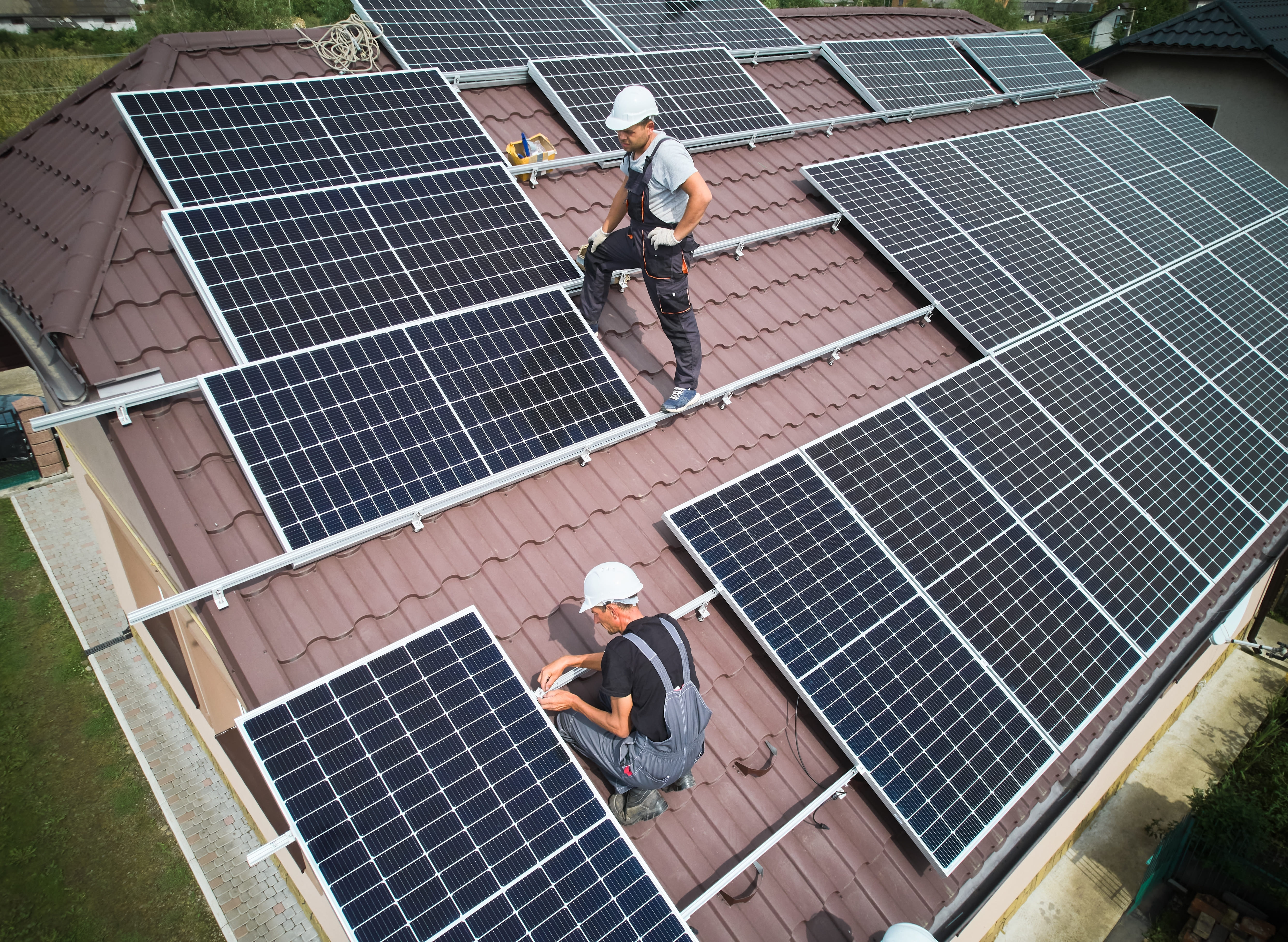 Top 6 panouri fotovoltaice pentru locuinte: analiza si recomandari