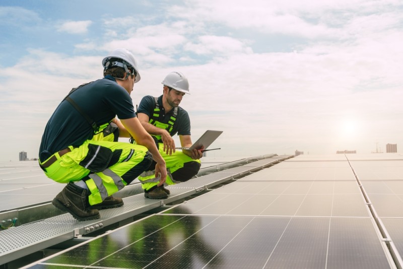 EcoFlow vs sisteme fotovoltaice clasice: diferența dintre tehnologia solară premium și instalațiile tradiționale