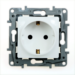 Intrerupatoare si prize - Priza schuko 2P+T alba Legrand Niloe 764539
