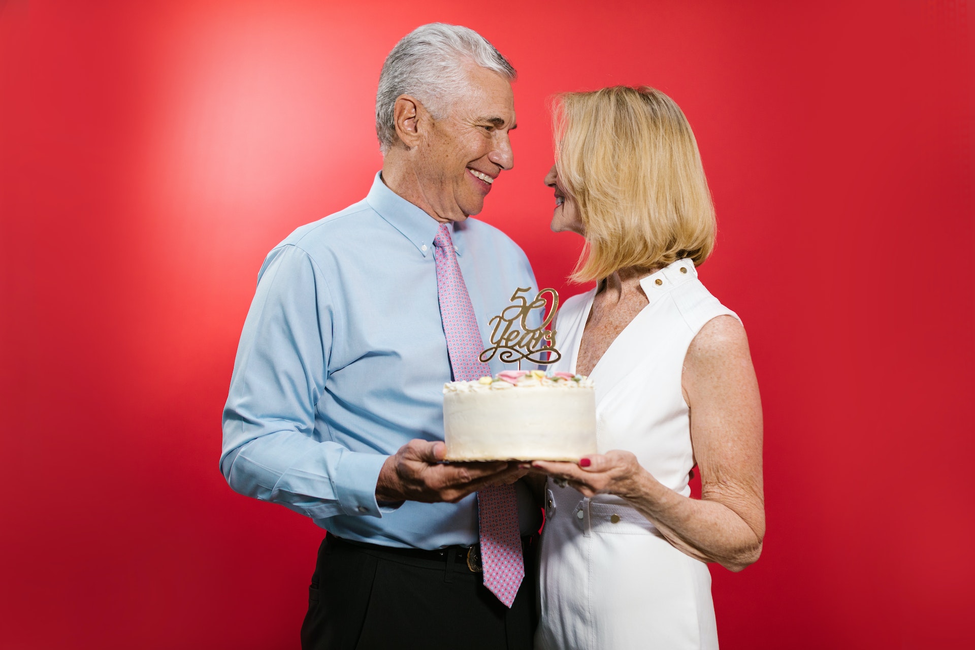 Idei surprinzatoare de cadouri pentru Nunta de Aur: Cum sa marchezi 50 de ani de casatorie