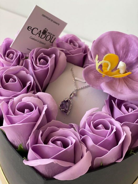 Aranjament floral cu 12 trandafiri si o orhidee din sapun SC-R142-M3  si Colier "LOVE HEART " violet [1]